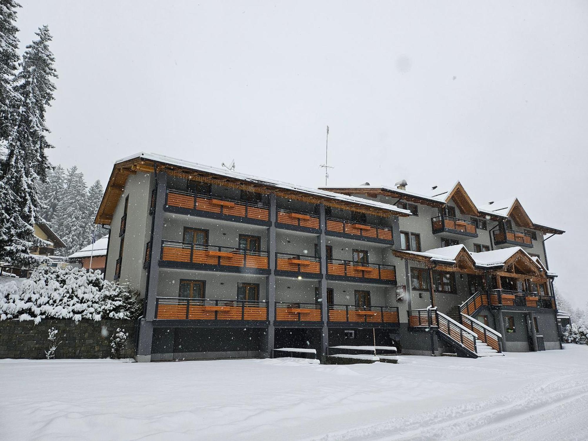 Hotel Fantelli Фолгарида Екстериор снимка