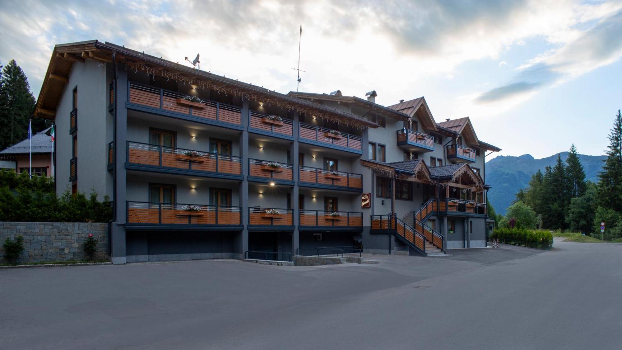 Hotel Fantelli Фолгарида Екстериор снимка