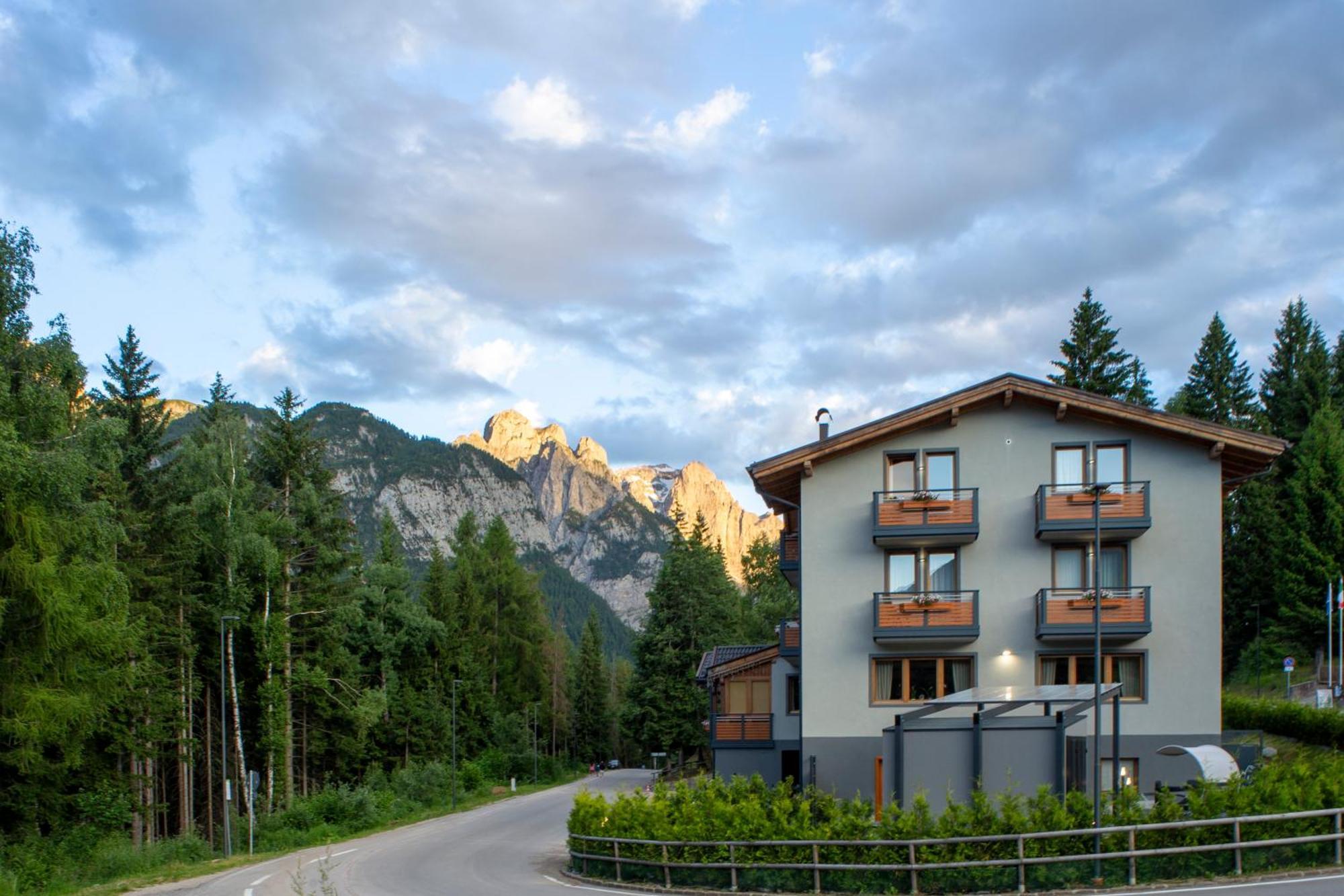 Hotel Fantelli Фолгарида Екстериор снимка