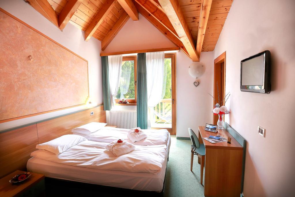 Hotel Fantelli Фолгарида Екстериор снимка