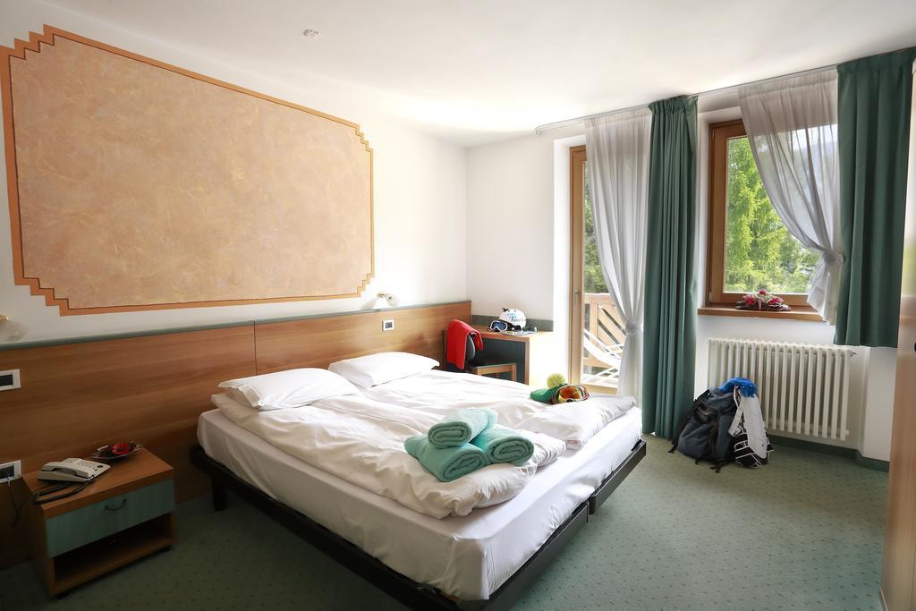 Hotel Fantelli Фолгарида Екстериор снимка