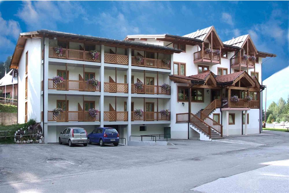 Hotel Fantelli Фолгарида Екстериор снимка